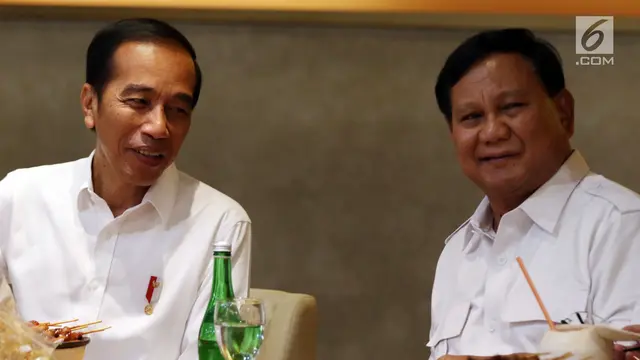 Penuh Tawa, Jokowi-Prabowo Makan Sate Bersama