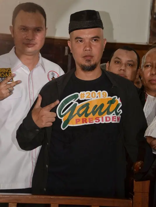 Ahmad Dhani mengaku banyak memiliki kaos dengan gambar serupa. Ia mengaku tiap hari mengenakan dengan berbagai berbeda-beda desainnya. (Adrian Putra/Bintang.com)