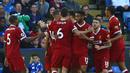 Para pemain Liverpool merayakan gol yang dicetak Mohamed Salah ke gawang Leicester pada laga Premier League di Stadion King Power, Leicester, Sabtu (23/9/2017). Leicester kalah 2-3 dari Liverpool. (AFP/Geoff Caddick)