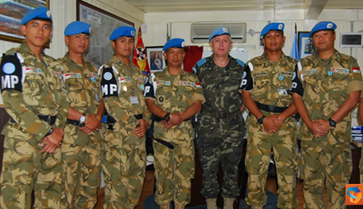 Citizen6, Lebanon: Penghargaan diserahkan oleh Dansektor Timur UNIFIL Brigadir Jenderal Julio Herrero Isla (Spanyol), di Markas Sektor Timur (Seceast HQ), Base Miguel De Cervantes, Lebanon Selatan. (Pengirim: Badarudin Bakri)
