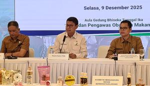 Kepala BPOM Taruna Ikrar dalam konferensi pers ‘Hasil Intensifikasi Pengawasan Kosmetik Menjelang Akhir Tahun 2025,’ Jakarta Pusat, Selasa (9/12/2025).
