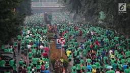 Sejumlah peserta mengikuti Lomba lari MILO Jakarta International 10K 2017 di Jakarta, Minggu (23/7). MILO Jakarta International 10K 2017 melombakan tiga kategori yakni 10K, 5K dan Family Run 1,7K. (Liputan6.com/Faizal Fanani)