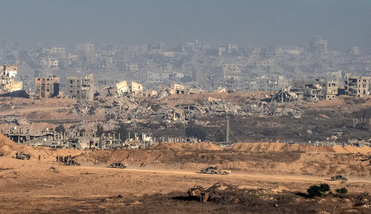 Militer Israel mengatakan pada Minggu 6 Juli 2025 mereka telah menyerang sekitar 130 lokasi di seluruh Gaza selama 24 jam terakhir. (Maya Levin/AFP)
