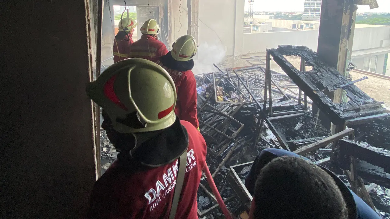 Kebakaran terjadi di gedung Hotel Allnite & Day di kawasan Alam Sutera, Serpong Utara, Kota Tangerang Selatan, Sabtu (8/6/2024) (Istimewa)