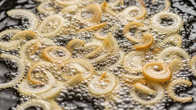 Ilustrasi Bawang Goreng.