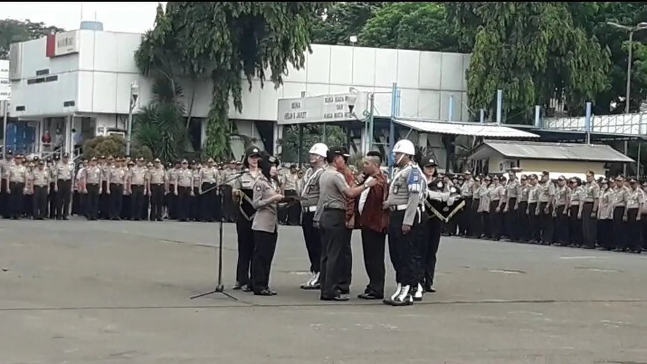 Kapolda Metro Jaya memecat dua anggotanya