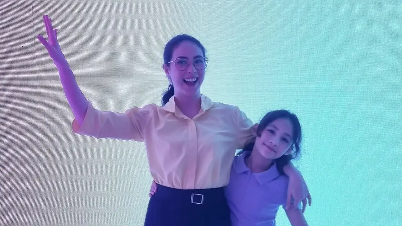 Potret Kedekatan Arumi Bachsin dengan Anak Perempuannya