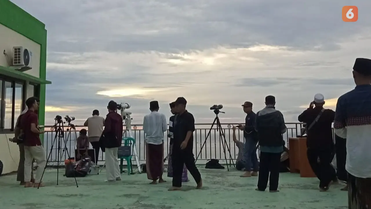 Kegiatan rukyatul hilal di POB Cibeas Kabupaten Sukabumi (Liputan6.com/Fira Syahrin).