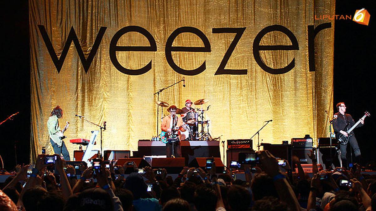 Konser Weezer di Jakarta Jadi Obat Kangen Ribuan Penggemarnya - ShowBiz  Liputan6.com