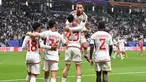 Penyerang Uni Emirat Arab (UEA) Sultan Adil (23) merayakan golnya dengan rekan setimnya saat pertandingan sepak bola Grup C Piala Asia Qatar 2023 melawan Palestina di Stadion Al-Janoub di Al-Wakrah, Doha pada 18 Januari 2024. (HECTOR RETAMAL/AFP)