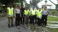 Banser dan polisi di Semarang di sela pengamanan Natal (Liputan6.com/Edhie Prayitno Ige)