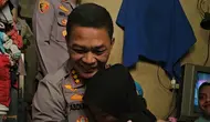 Tangis Ibu dan Pengamen Cilik Pecah Saat Didatangi Polisi