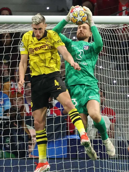 Skor 2-0 bertahan hingga waktu turun minum. (Pierre-Philippe MARCOU/AFP)