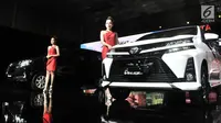 Model berpose di samping New Toyota Avanza dan New Veloz saat peluncuran di Jakarta, Selasa (15/1). New Toyota Avanza dan Veloz tidak ada kenaikan harga dari model lawasnya. (Merdeka.com/ Iqbal S Nugroho)