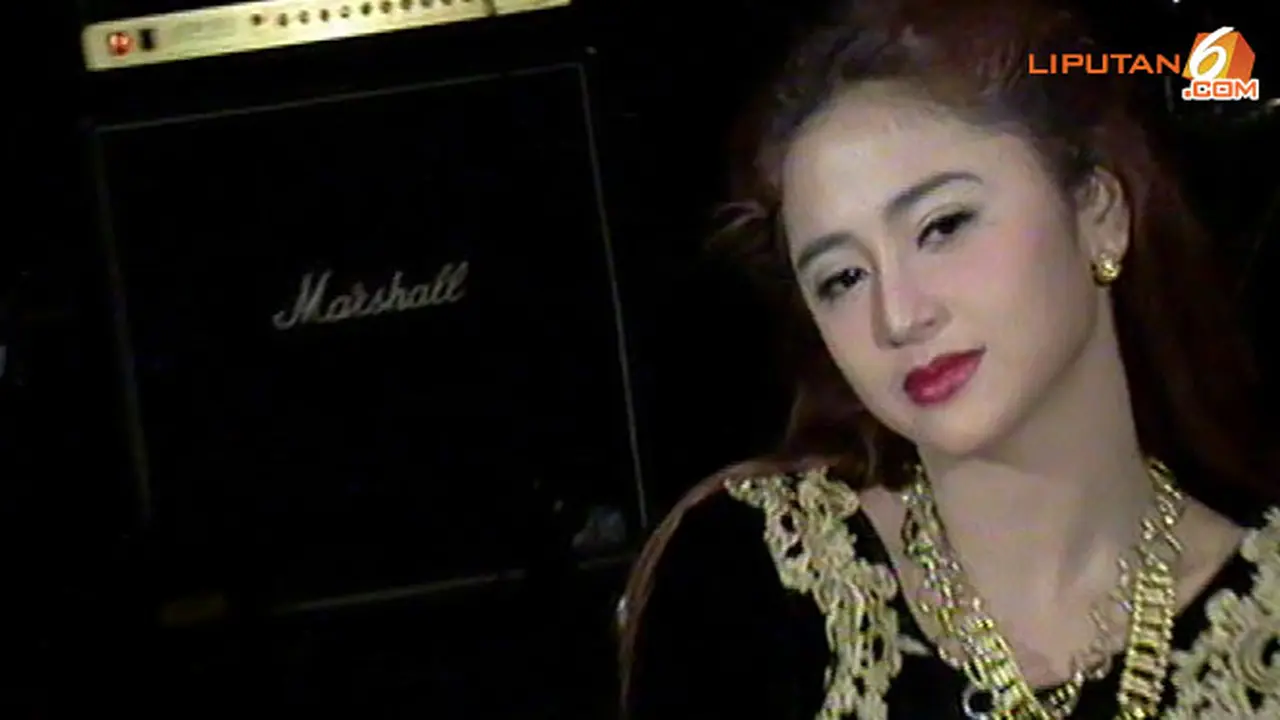 dewi-perssik-2-130629c.jpg