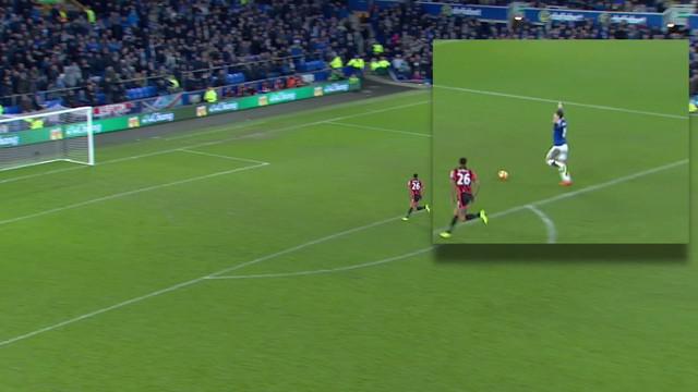 Berita video pemain Everton, Ross Barkley, lakukan selebrasi sesaat sebelum mencetak gol. This video presented by BallBall.