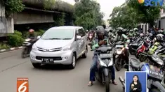 Para pengemudi ojek online ini mengaku setiap harinnya kerap menunggu penumpang disekitaran pintu keluar Stasiun Tebet.