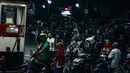 Kendaraan roda dua tampak mendominasi antrean di SPBU kawasan Pejompongan, Jakarta, Senin (17/11/2014). (Liputan6.com/Faizal Fanani)