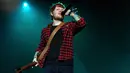 Penyanyi Ed Sheeran saat tampil di Festival Glastonbury di Worthy Farm, di Somerset, Inggris (25/6). Solois sekaligus pencipta lagu, Ed Sheeran menjadi salah satu headliner paling ditunggu di Glastonbury Festival 2017. (Photo by Grant Pollard/Invision/AP)