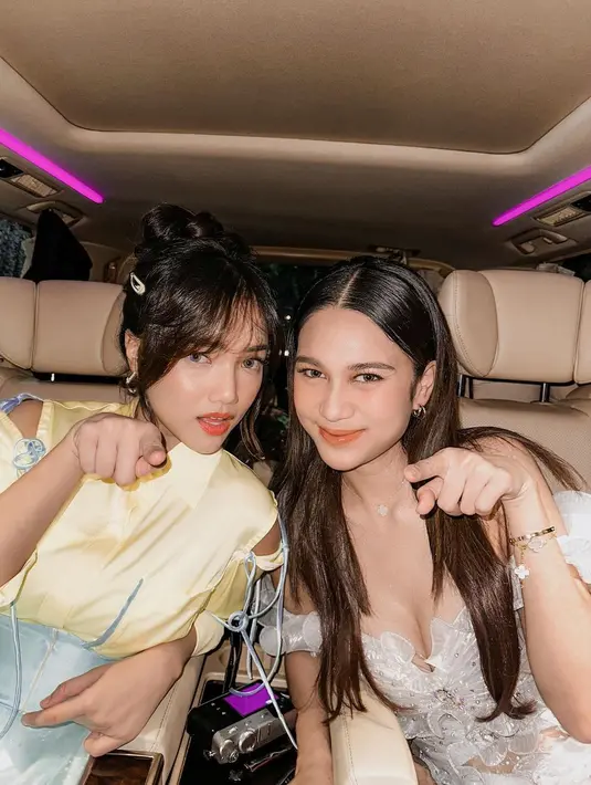 <p>Fuji dan Azizah Salsha seringkali terlihat di frame yang sama. Kali ini, duo bestie ini menghadiri acara Met Gala TikTok Replay 2023 bersama. [Foto: Instagram/fuji_an]</p>