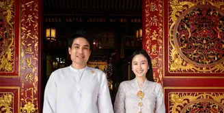 Nong Poy & tunangan Oak Phakwa membagikan foto-foto terbaru dengan vibe prewedding. [@poydtreechada]