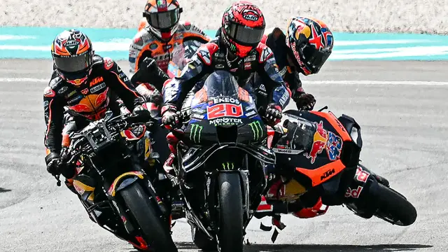 Foto: Insiden Mengerikan Jack Miller di MotoGP Malaysia 2024, Kepala Terbentur Ban Fabio Quartararo
