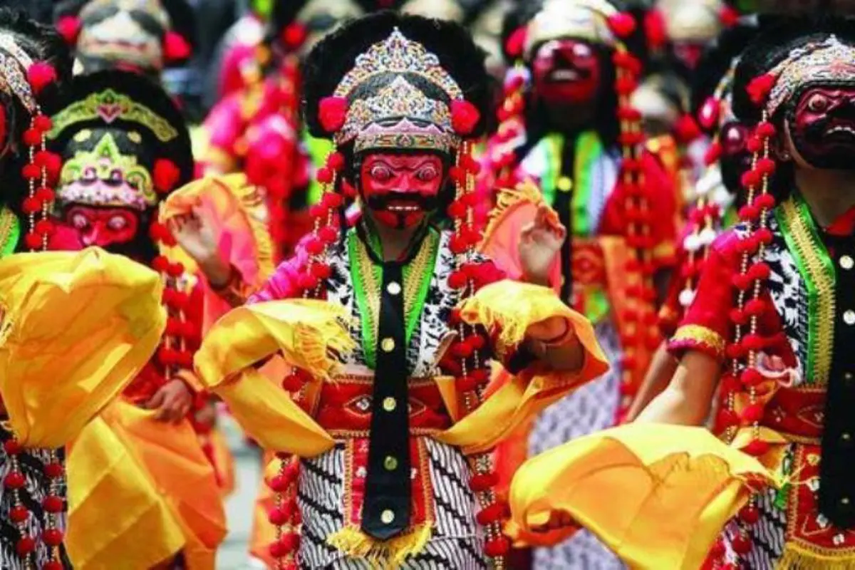 Tarian asal Cirebon.