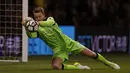 Simon Mignolet. Kiper yang telah hijrah ke Liga Belgia bersama Club Brugge sejak 2019/2020 usai memperkuat Liverpool ini mampu menyelamatkan 10 tendangan penalti dari 28 kesempatan. Bersama Liverpool dan Sunderland, ia total tampil dalam 245 laga mulai 2010/2011 hingga 2018/2019. (AFP/Adrian Dennis)