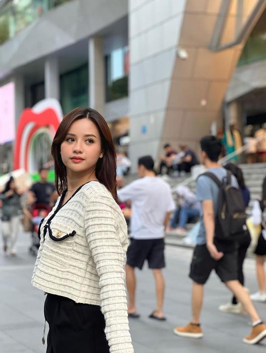 Dan di tahun 2022 perempuan berdarah batak tersebut merilis kembali singel lagu berjudul Tak Segampang Itu. (FOTO: instagram.com/anggimarito/)