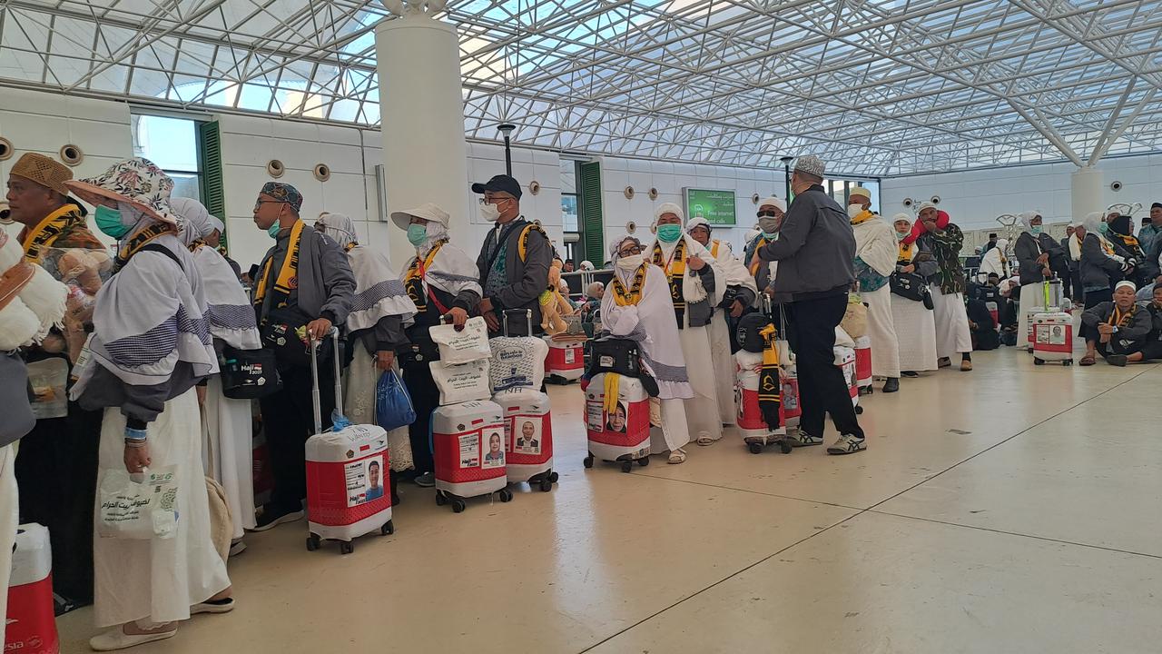 Jemaah haji Indonesia gelombang satu mulai dipulangkan ke Tanah Air melalui Bandara King Abdul Aziz, Jeddah.