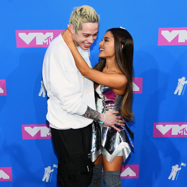 Get Wallpaper Alami Gangguan Mental Pete Davidson Blokir Kontak Ariana Grande For Android