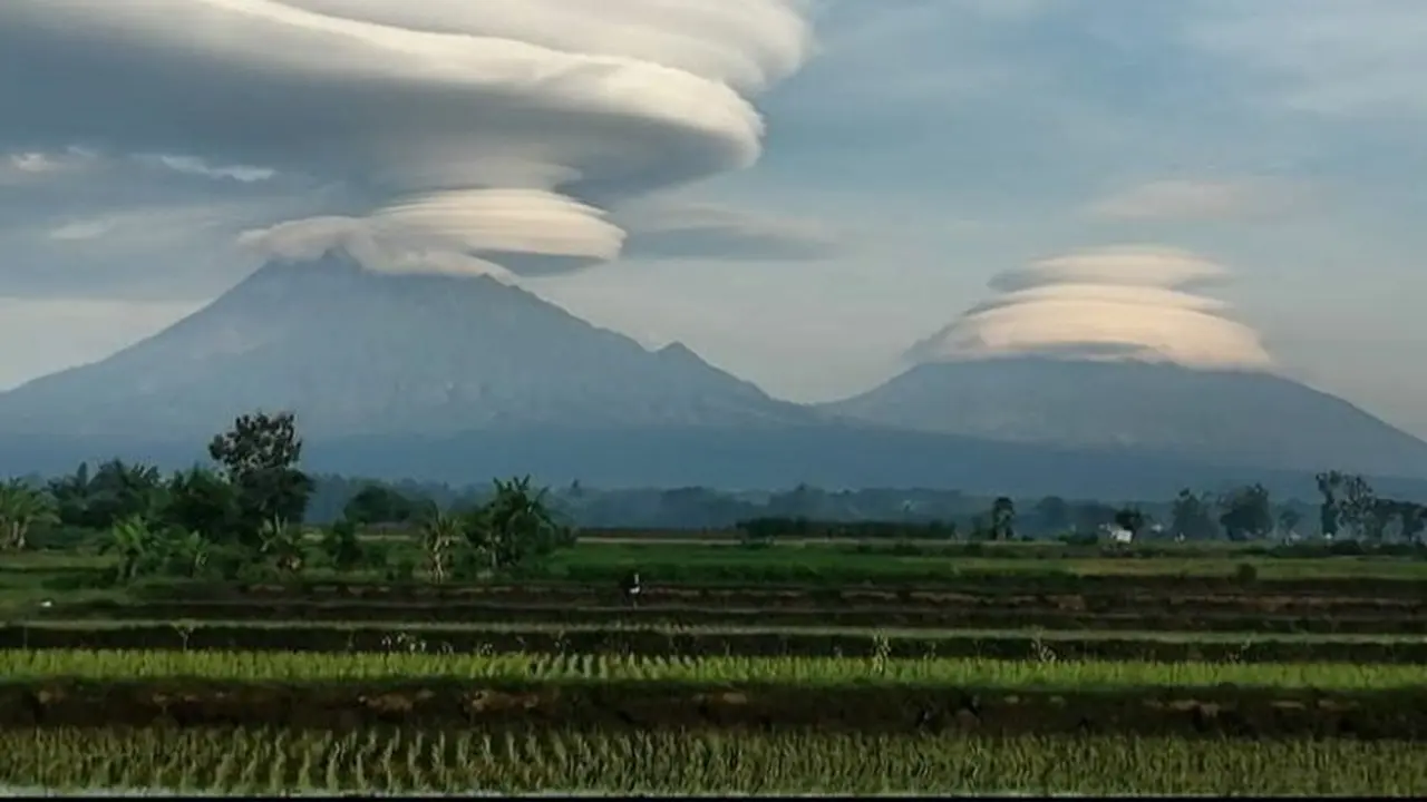 6 Gunung di Pulau Jawa Kompak Berawan, Ini Penjelasannya