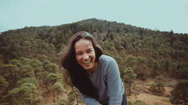 Mengekspresikan emosi yang dirasakan