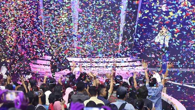 [Bintang] Isyana Sarasvati Cornetto Pop Awards