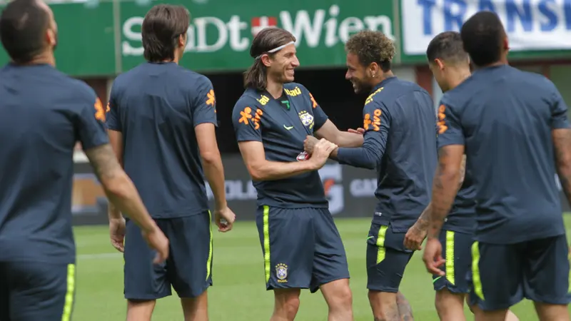 FOTO: Canda Tawa Warnai Latihan Brasil Jelang Hadapi Austria