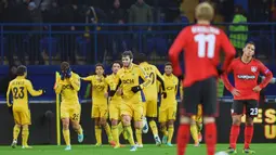 Tekuk Leverkusen, Metalist Aman di Puncak
