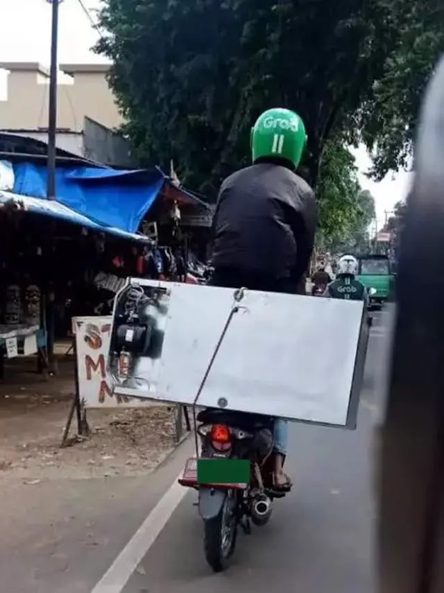 8 Potret Serba-Serbi Driver Ojol Antar Pesanan Ini Bikin Geleng Kepala