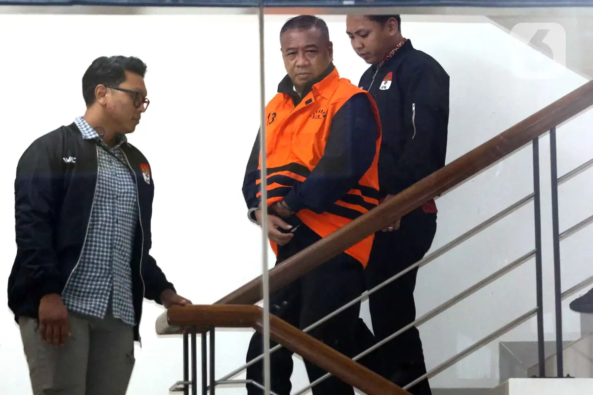 KPK Tahan Bupati Tulungagung Gatut Sunu Wibowo Beserta Ajudannya
