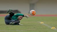 Aksi Jandia Eka Putra pada latihan Timnas Indonesia di Stadion Manahan Solo Jawa Tengah, Senin (26/9/2016).  (Bola.com/Peksi Cahyo)