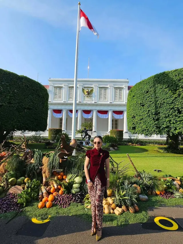 Wulan Guritno Tampil Anggun Berkebaya Janggan Modifikasi Lengan Pendek saat Rayakan HUT ke-80 RI