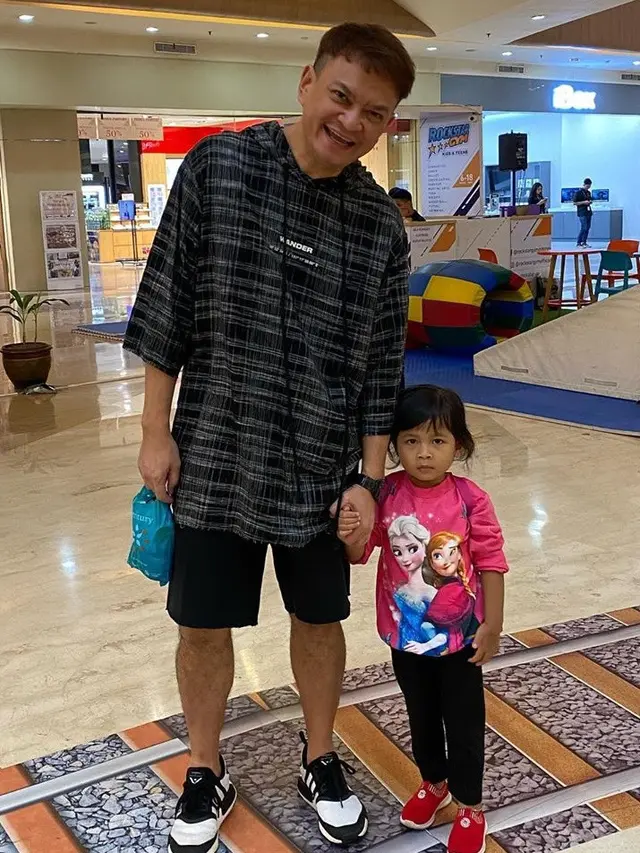 7 Momen Kebersamaan Hedi Yunus dan Irma, Bak Ayah Kandung