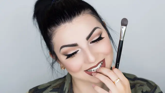 Bibir Hitam? Ini Warna Lipstik yang Cocok Buat Kamu