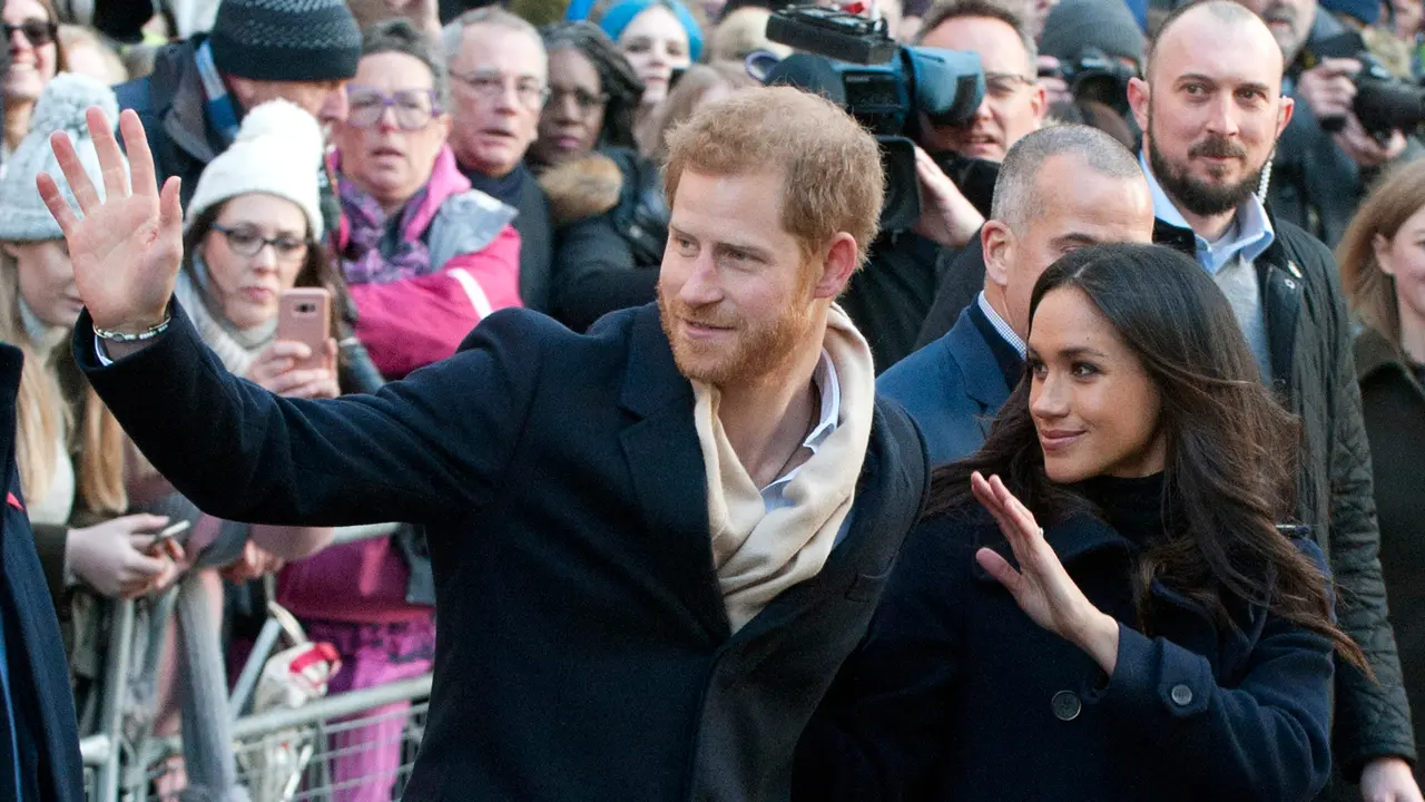 Pangeran Harry dan tunangannya yang juga aktris AS, Meghan Markle
