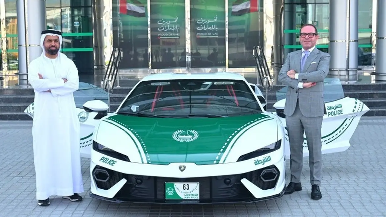 Serah Terima Lamborghini Temerario Antara Otoritas Kepolisian Dubai dan Perwakilan Lamborghini