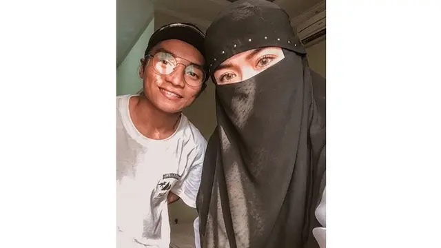 6 Potret Kedekatan Taqy Malik dengan Sang Adik, Bikin Salah Sangka