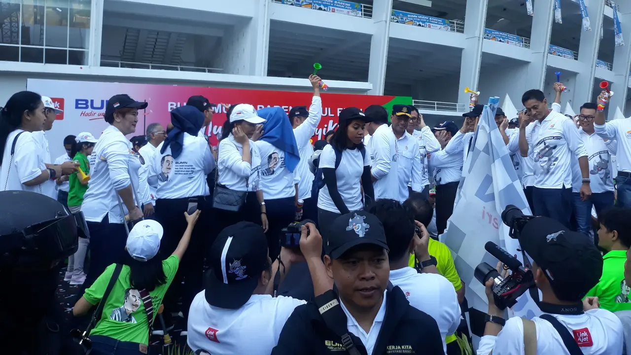 Menteri BUMN Rini Soemarno melepas 26.018 peserta mudik dalam program Mudik Bersama BUMN 2019 di Gelora Bung Karno (GBK), Jakarta, Minggu (30/5/2019).