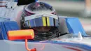 Pebalap Indonesia, Presley Martono, bersiap mengikuti balapan pertama seri kelima Formula Renault 2.0 Eurocup Hungaria di Sirkuit Hungaroring, Sabtu (1/7/2017). Start dari posisi ke-21, Presley finis di peringkat ke-17. (Bola.com/Reza Khomaini)