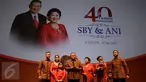 Presiden Keenam RI, Susilo Bambang Yudhoyono (keempat kiri) memberikan sambutan pada HUT 40 tahun penikahannya dengan Kristiani Herrawati di Jakarta, Sabtu (30/7). SBY dan Ani Yudhoyono menikah pada 30 Juli 1976.