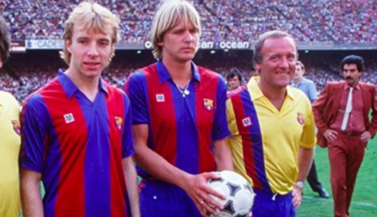 Mantan Pemain Barcelona era 1984-1987, Steve Archibald (kiri), merupakan pemain Britania raya asal Skotlandia yang mencetak 24 gol saat berlaga di La Liga Spanyol. (Bola.com/Twitter/Steve Archibald)