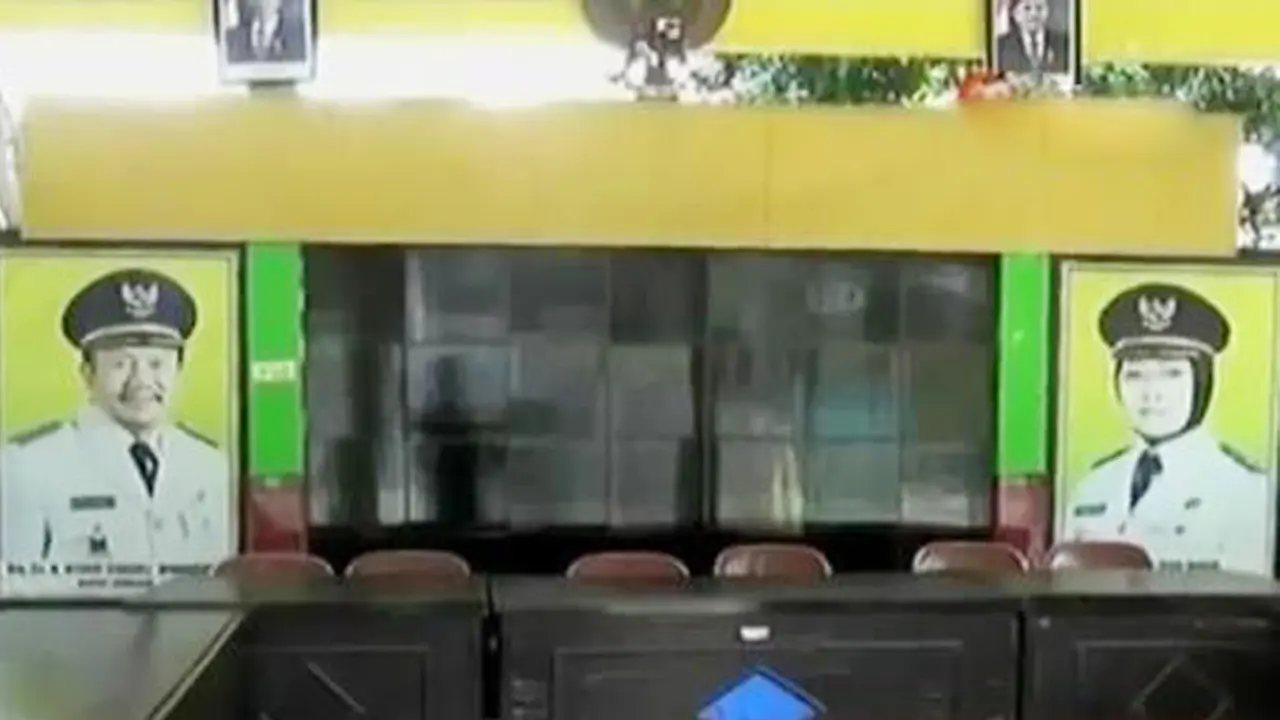  Oknum Camat Bawa Mesin Absensi
